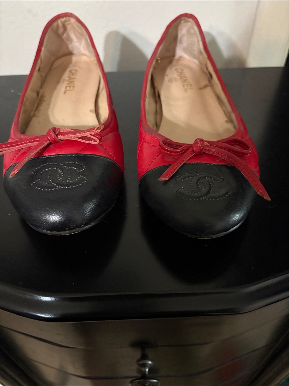 Size 8.5 flats, no brand.